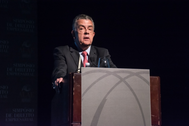 Fernando Ceylão, CEO of ALAE, at the opening of the Symposium