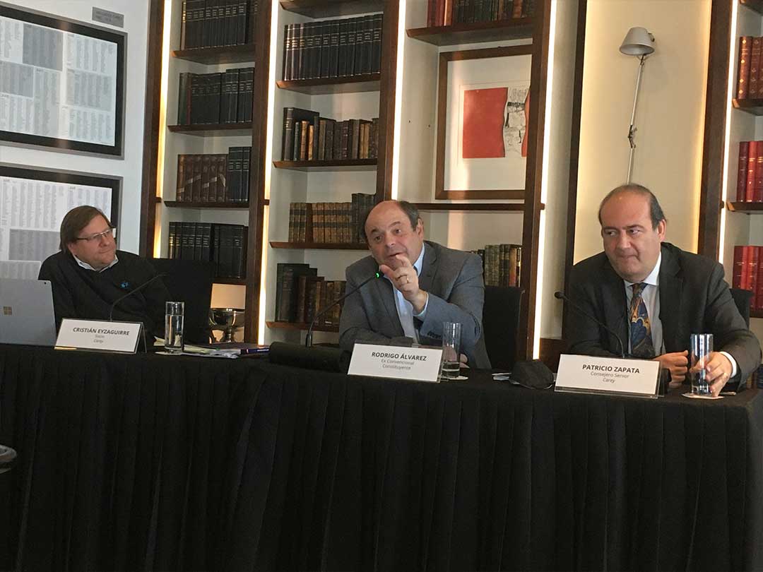 In the seminar “Chilean Constitutional Process”, Cristián Eyzaguirre of Carey, Patricio Zapata, Senior Counselor of Carey and professor of Constitutional Law, and Rodrigo Álvarez, professor of Commercial and Tax Law and Elected Constituent