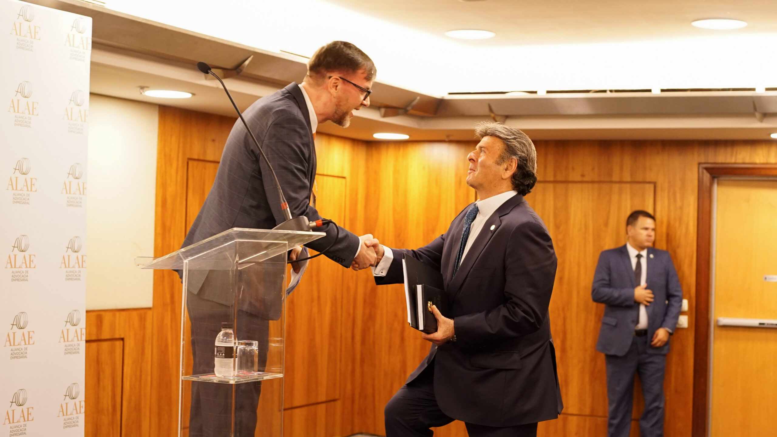 Fabio de Luca, President of ALAE, greets Minister Fux