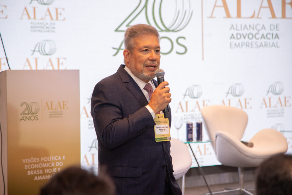 Mário Roberto Pereira de Araújo, Presidente de ALAE, inaugurando el evento